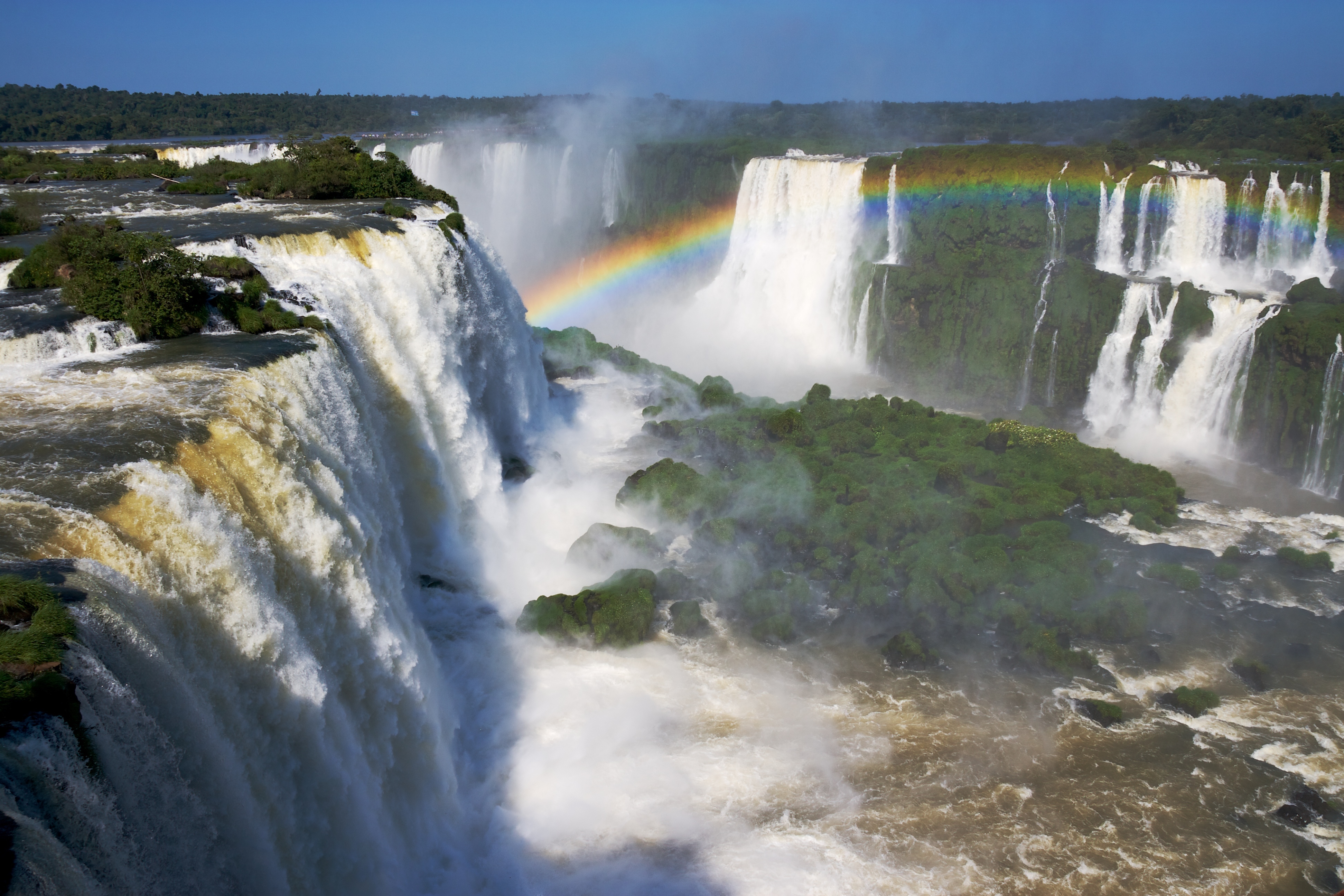 Широкий водопад в южной америке. Водопады Фоз де Игуасу. Игуасу (национальный парк, Бразилия). Игуасу, Аргентина / Игуасу, Бразилия. Водопады Игуасу Парагвай.