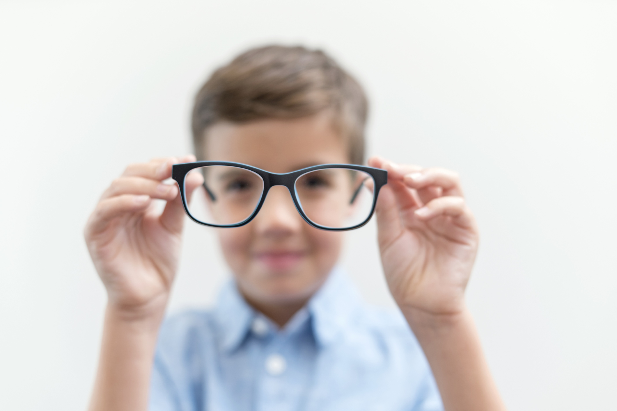 how many people wear glasses