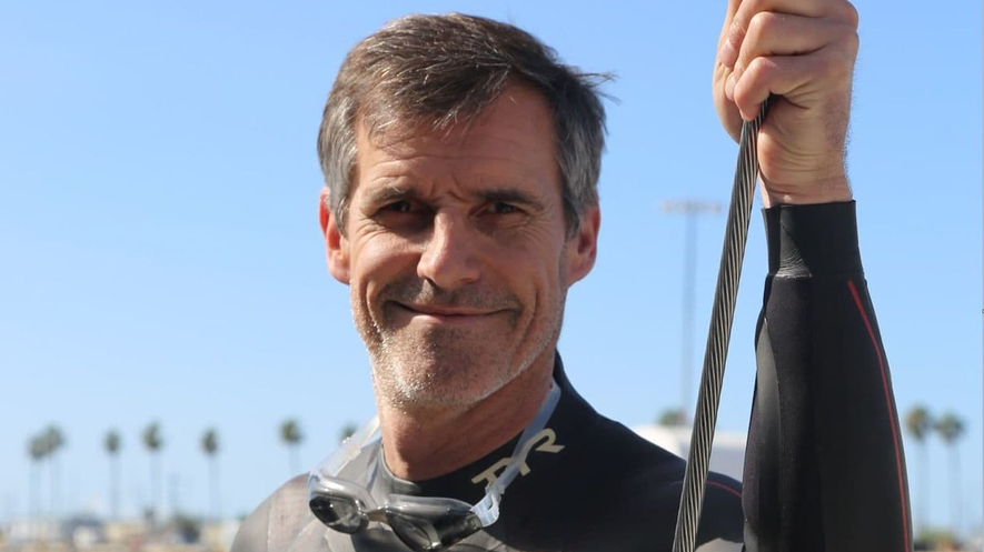 Swimmer crosses Pacific to fight pollution